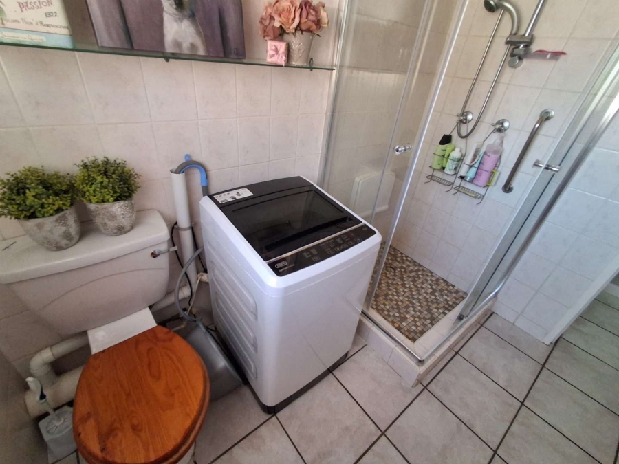 3 Bedroom Property for Sale in Die Hoewes Gauteng