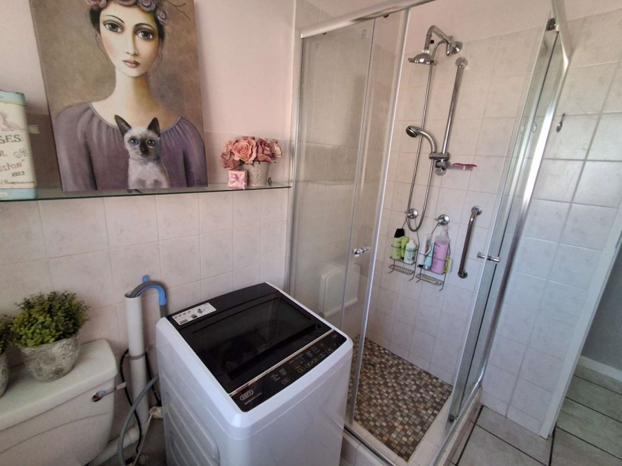 3 Bedroom Property for Sale in Die Hoewes Gauteng