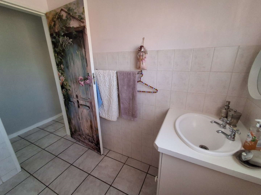3 Bedroom Property for Sale in Die Hoewes Gauteng