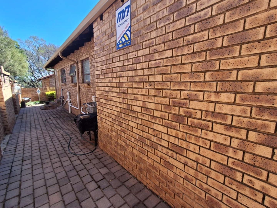 3 Bedroom Property for Sale in Die Hoewes Gauteng