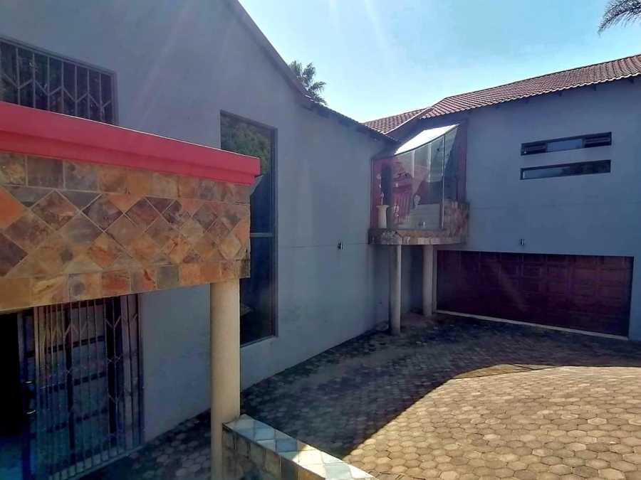 6 Bedroom Property for Sale in Glenvista Gauteng