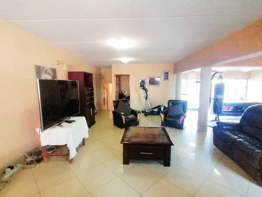 6 Bedroom Property for Sale in Glenvista Gauteng