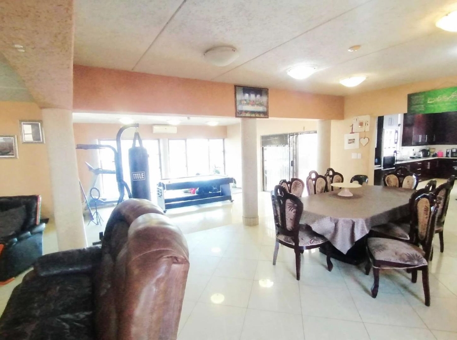 6 Bedroom Property for Sale in Glenvista Gauteng