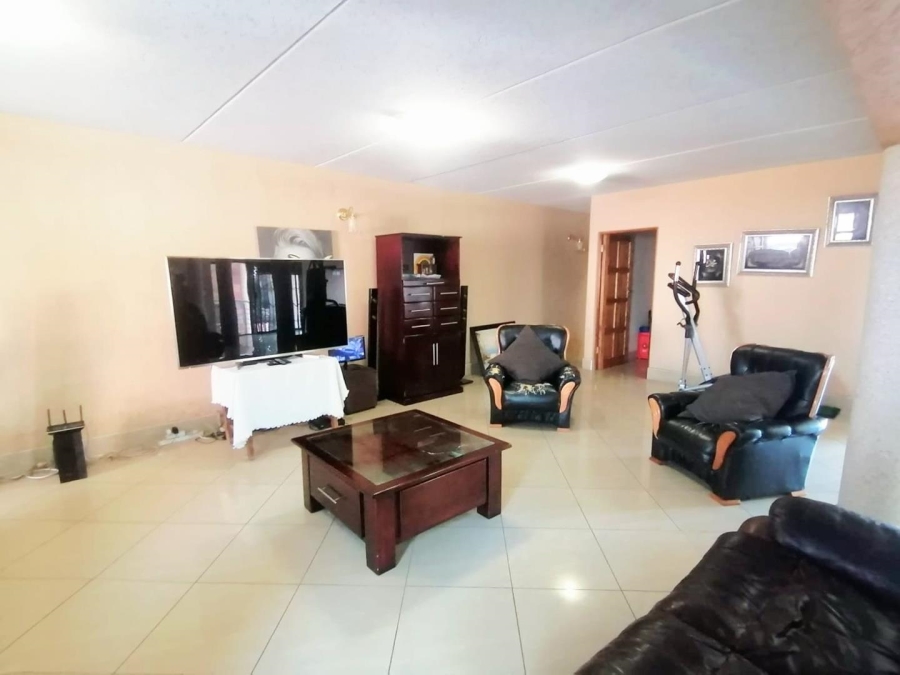 6 Bedroom Property for Sale in Glenvista Gauteng