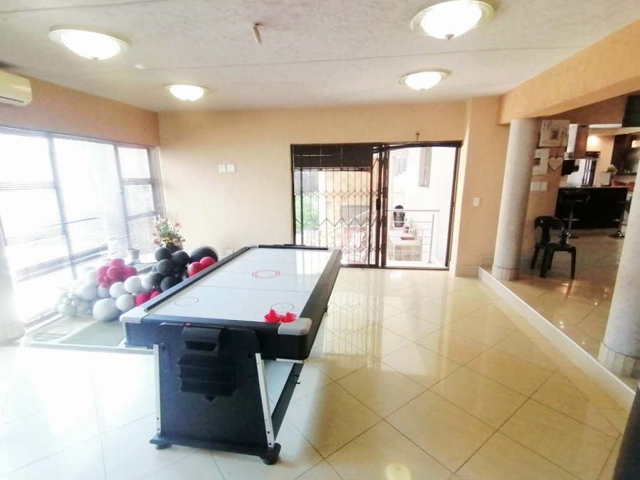 6 Bedroom Property for Sale in Glenvista Gauteng