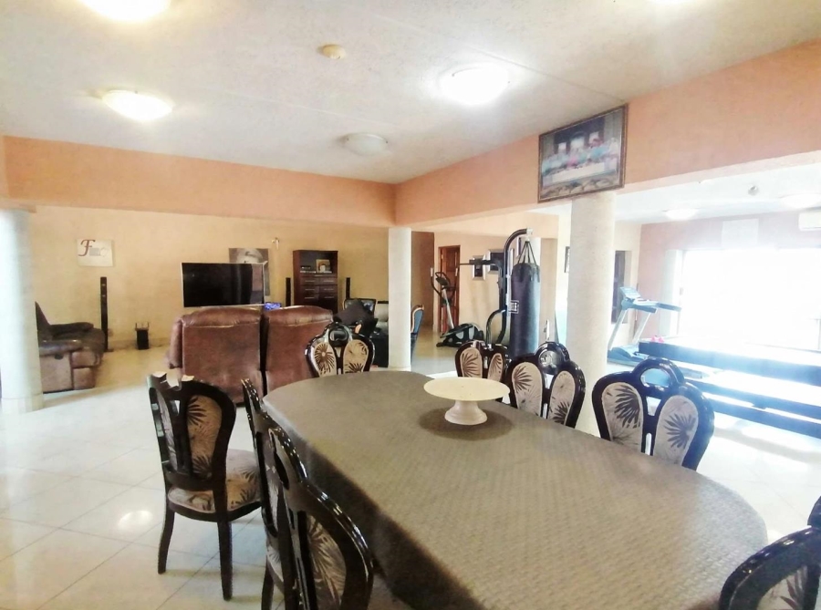 6 Bedroom Property for Sale in Glenvista Gauteng