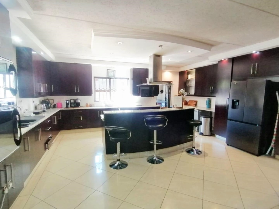 6 Bedroom Property for Sale in Glenvista Gauteng