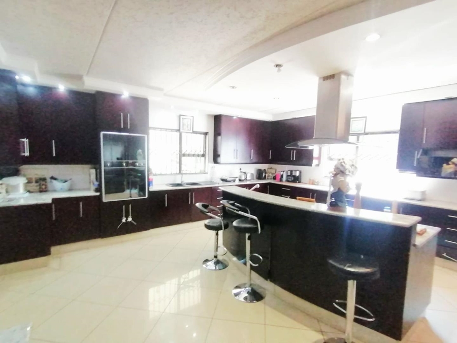 6 Bedroom Property for Sale in Glenvista Gauteng