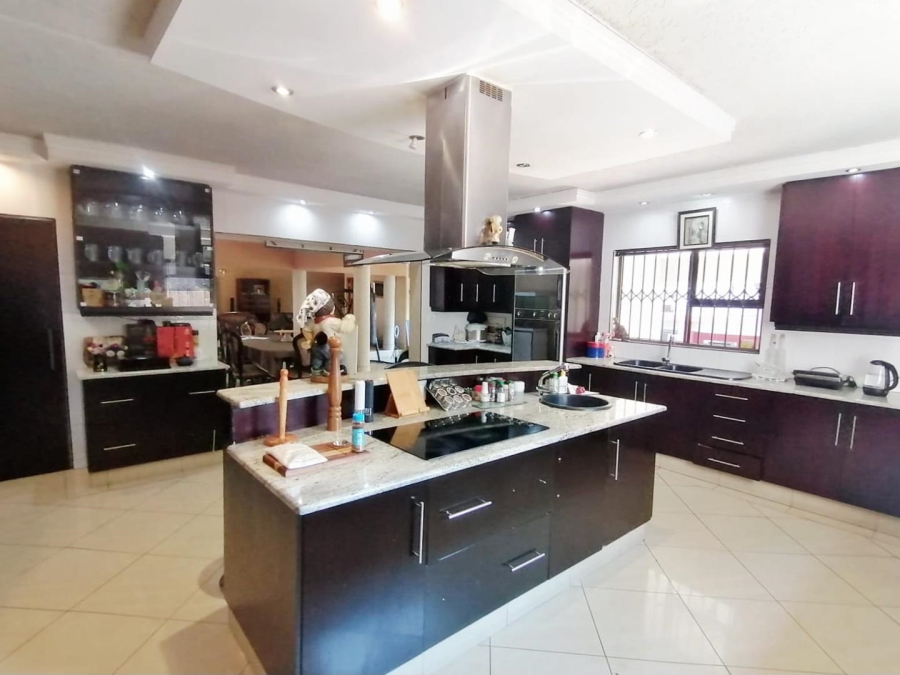 6 Bedroom Property for Sale in Glenvista Gauteng
