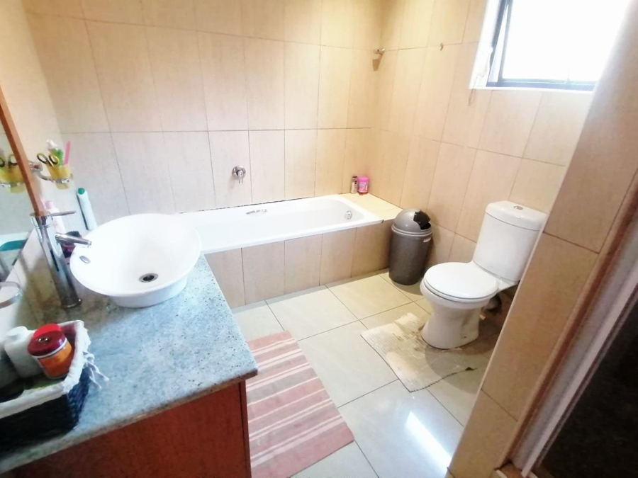 6 Bedroom Property for Sale in Glenvista Gauteng
