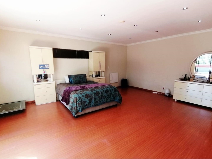 6 Bedroom Property for Sale in Glenvista Gauteng