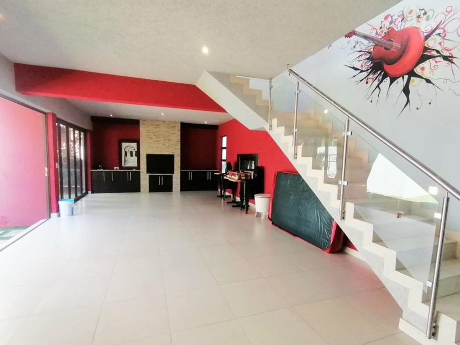 6 Bedroom Property for Sale in Glenvista Gauteng