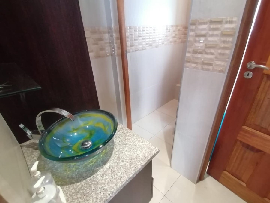 6 Bedroom Property for Sale in Glenvista Gauteng