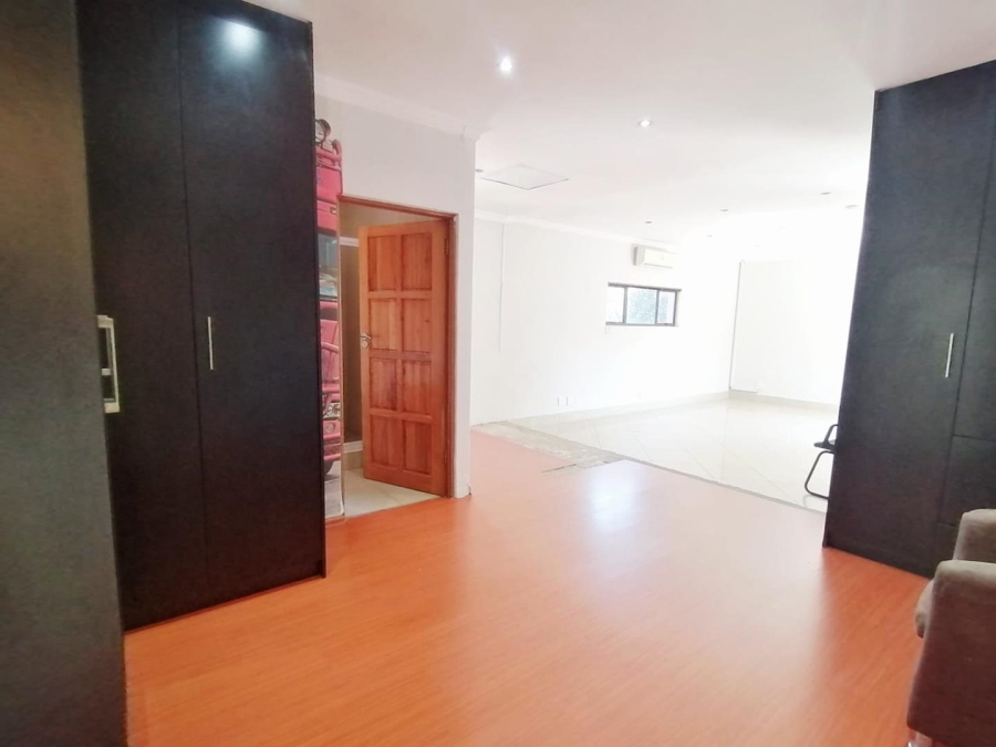 6 Bedroom Property for Sale in Glenvista Gauteng