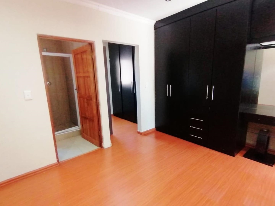 6 Bedroom Property for Sale in Glenvista Gauteng