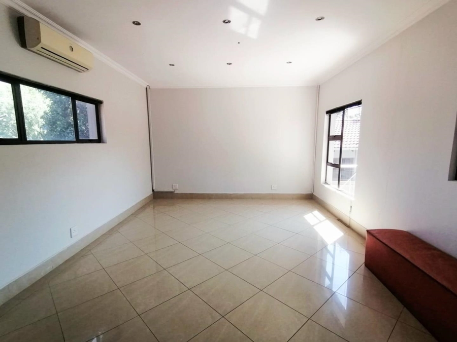 6 Bedroom Property for Sale in Glenvista Gauteng