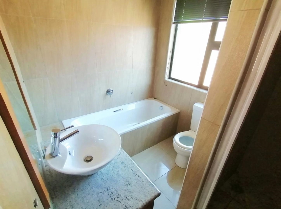 6 Bedroom Property for Sale in Glenvista Gauteng