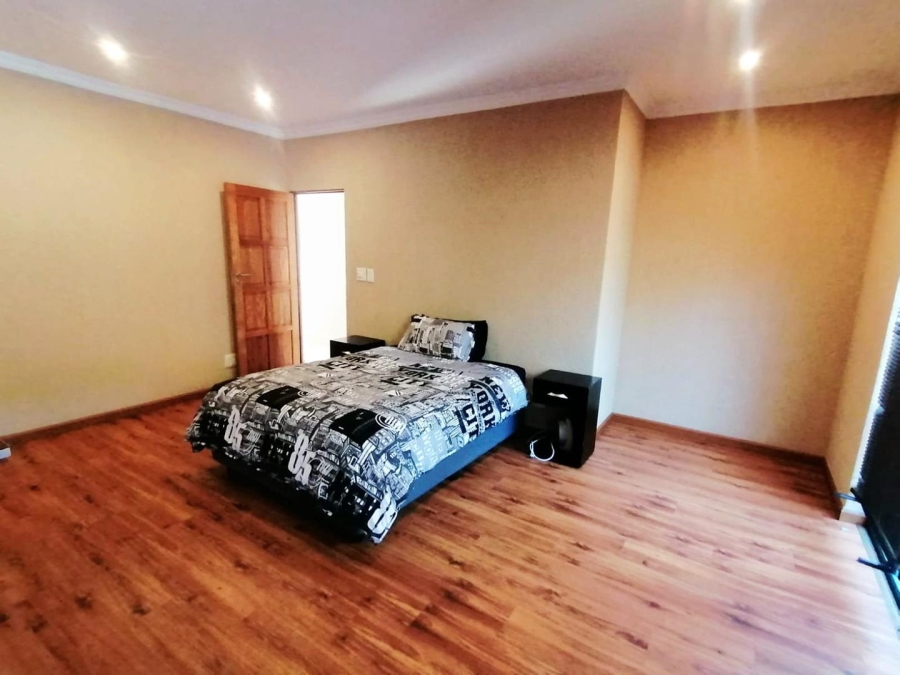 6 Bedroom Property for Sale in Glenvista Gauteng