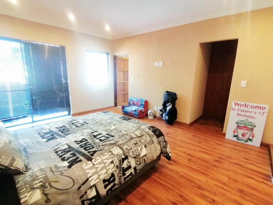 6 Bedroom Property for Sale in Glenvista Gauteng