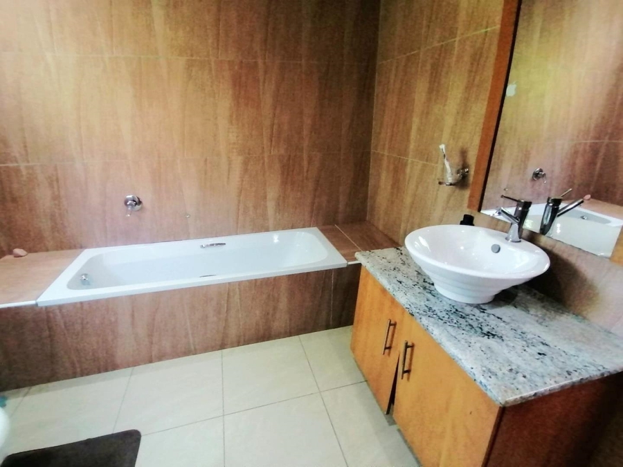 6 Bedroom Property for Sale in Glenvista Gauteng