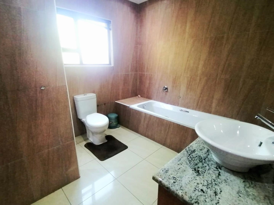6 Bedroom Property for Sale in Glenvista Gauteng