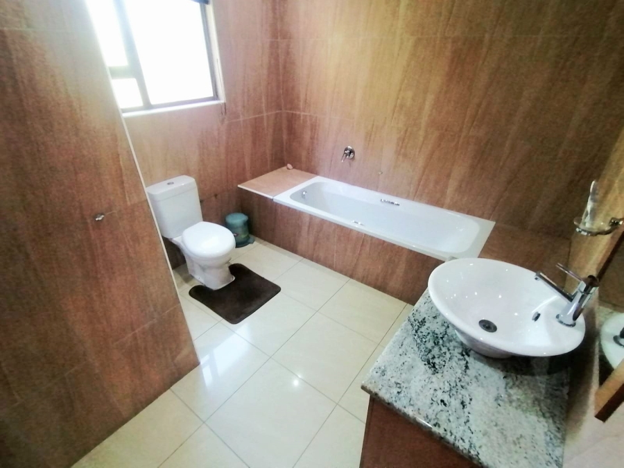 6 Bedroom Property for Sale in Glenvista Gauteng