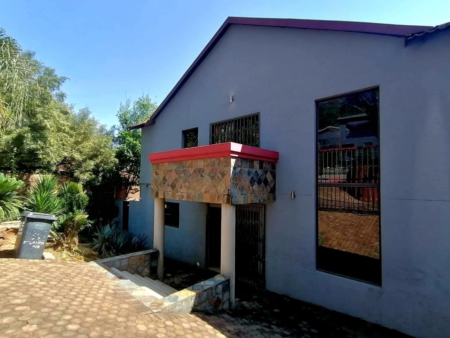 6 Bedroom Property for Sale in Glenvista Gauteng