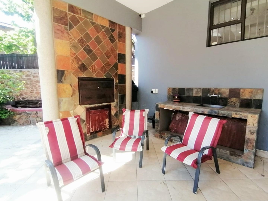 6 Bedroom Property for Sale in Glenvista Gauteng