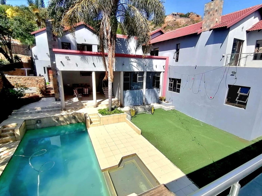 6 Bedroom Property for Sale in Glenvista Gauteng