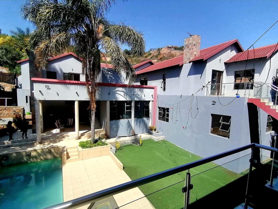 6 Bedroom Property for Sale in Glenvista Gauteng