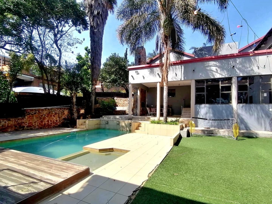 6 Bedroom Property for Sale in Glenvista Gauteng