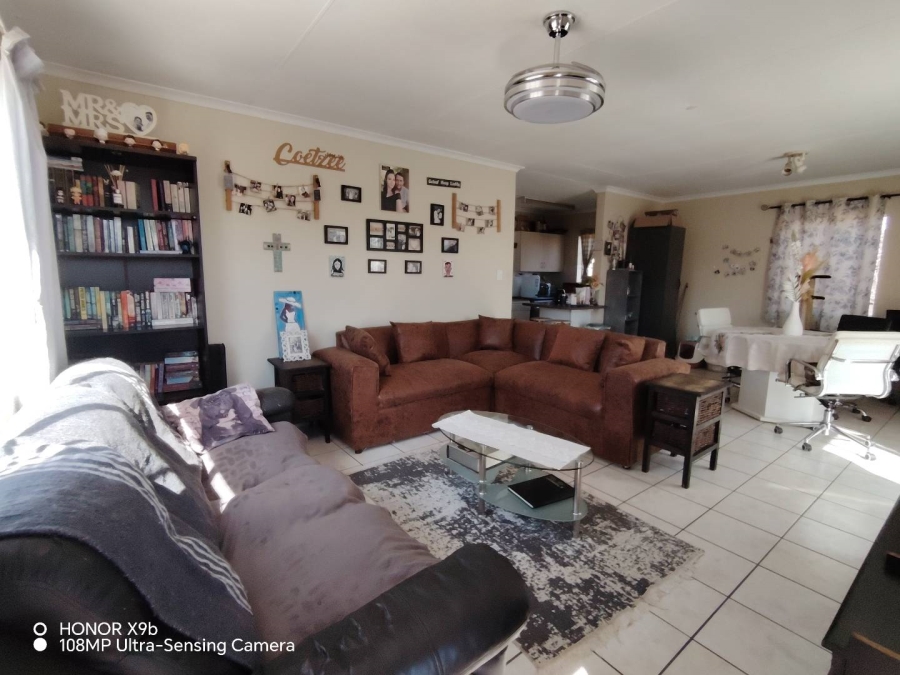 2 Bedroom Property for Sale in Die Hoewes Gauteng