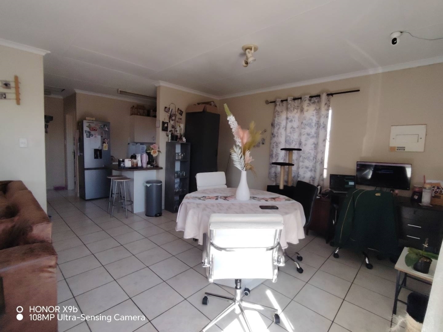 2 Bedroom Property for Sale in Die Hoewes Gauteng