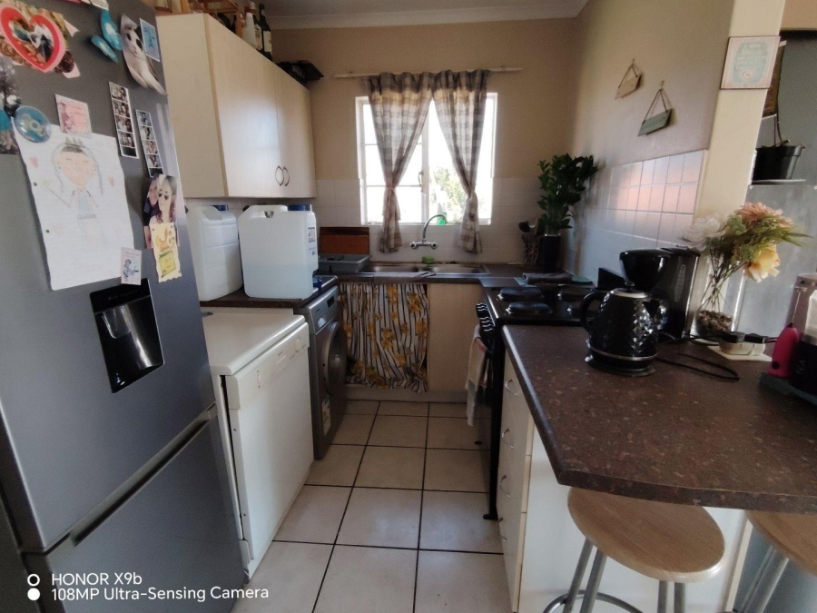 2 Bedroom Property for Sale in Die Hoewes Gauteng