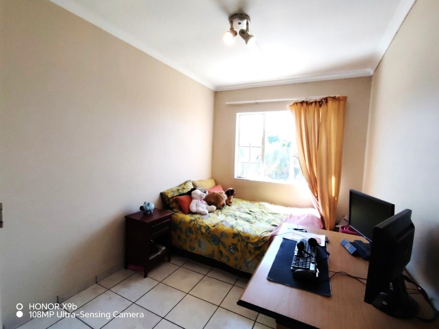 2 Bedroom Property for Sale in Die Hoewes Gauteng