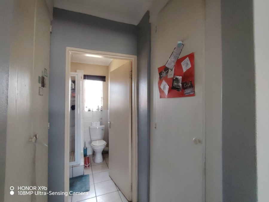 2 Bedroom Property for Sale in Die Hoewes Gauteng