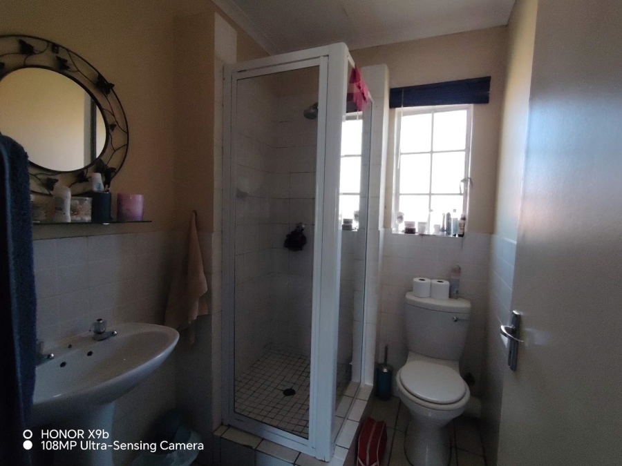 2 Bedroom Property for Sale in Die Hoewes Gauteng