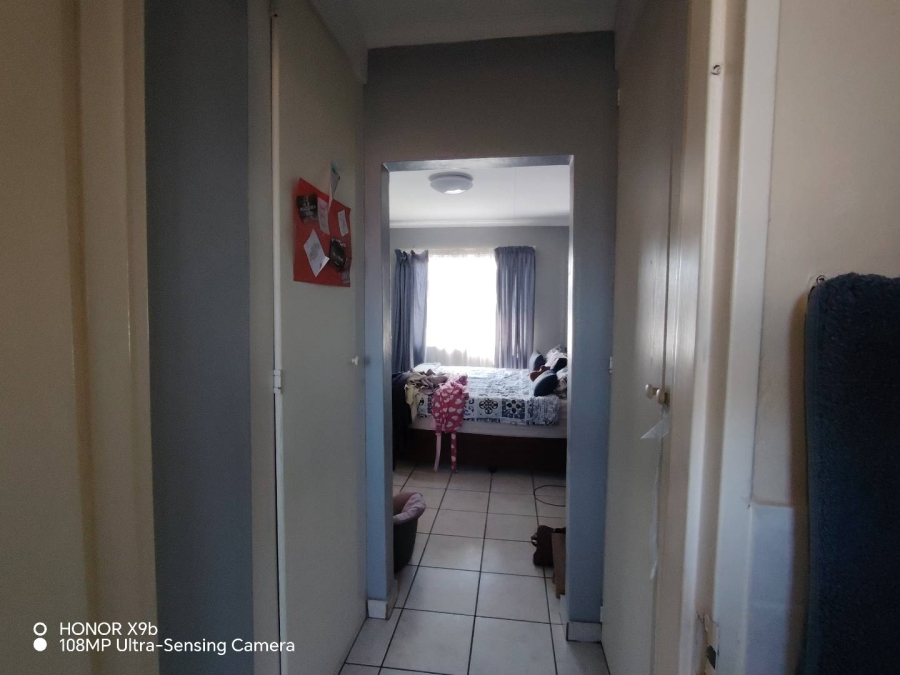 2 Bedroom Property for Sale in Die Hoewes Gauteng