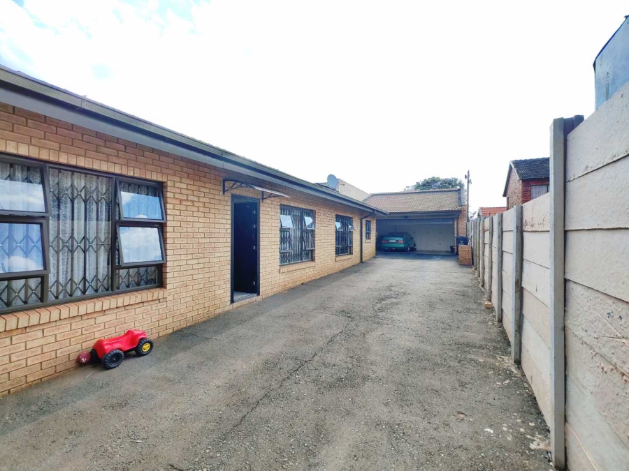 3 Bedroom Property for Sale in Lenasia South Gauteng
