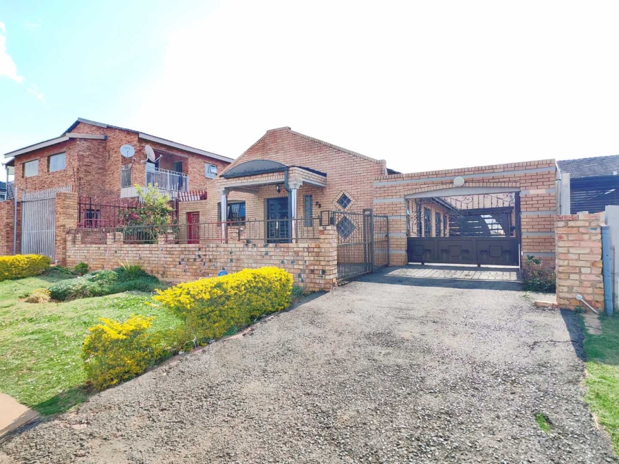 3 Bedroom Property for Sale in Lenasia South Gauteng