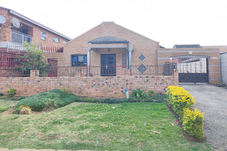 3 Bedroom Property for Sale in Lenasia South Gauteng