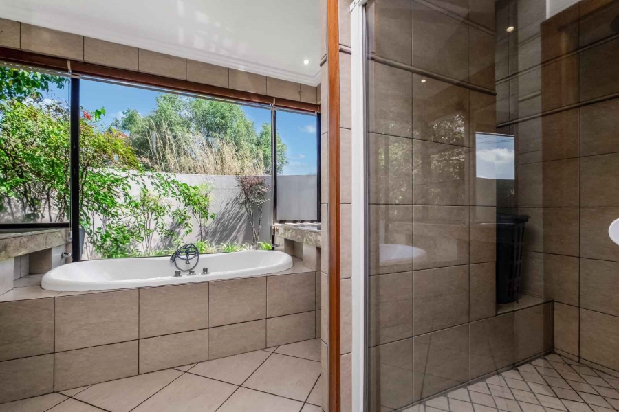 4 Bedroom Property for Sale in Blue Hills Country Estate Gauteng