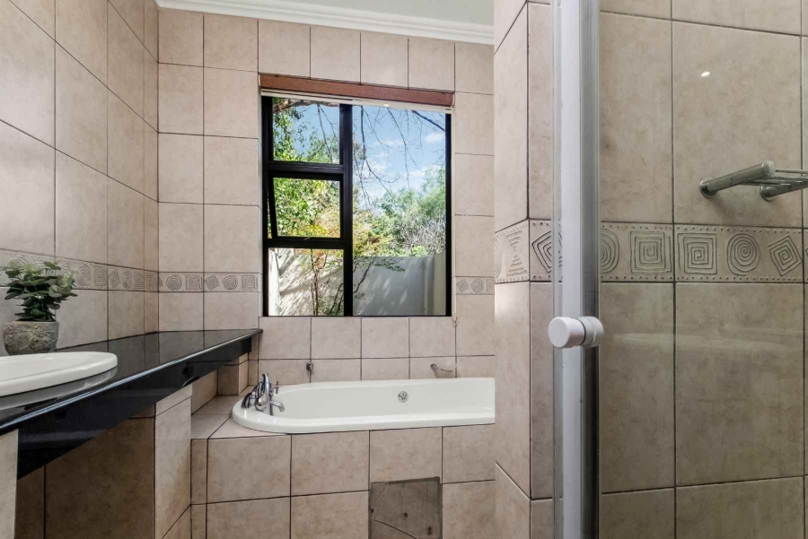 4 Bedroom Property for Sale in Blue Hills Country Estate Gauteng