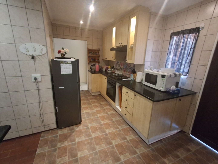 5 Bedroom Property for Sale in Rooihuiskraal North Gauteng