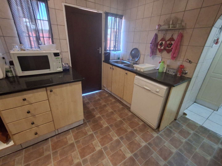 5 Bedroom Property for Sale in Rooihuiskraal North Gauteng