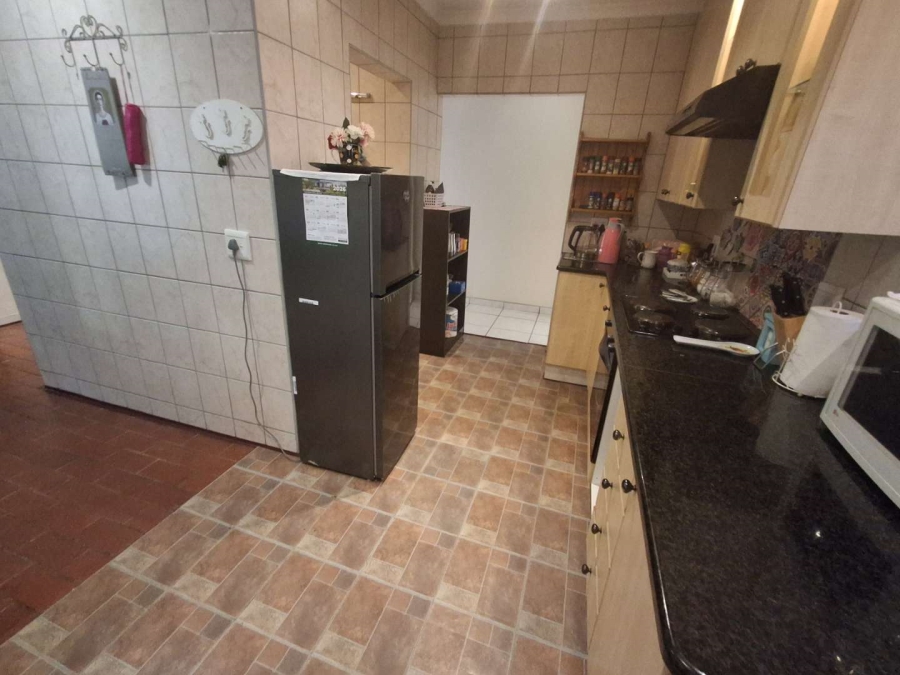 5 Bedroom Property for Sale in Rooihuiskraal North Gauteng