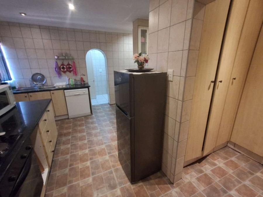 5 Bedroom Property for Sale in Rooihuiskraal North Gauteng