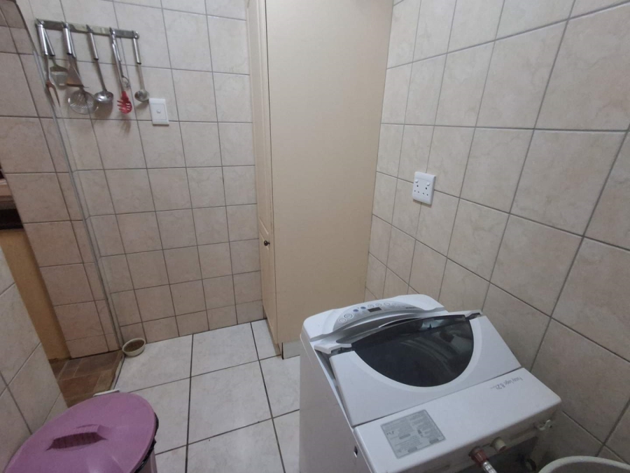 5 Bedroom Property for Sale in Rooihuiskraal North Gauteng