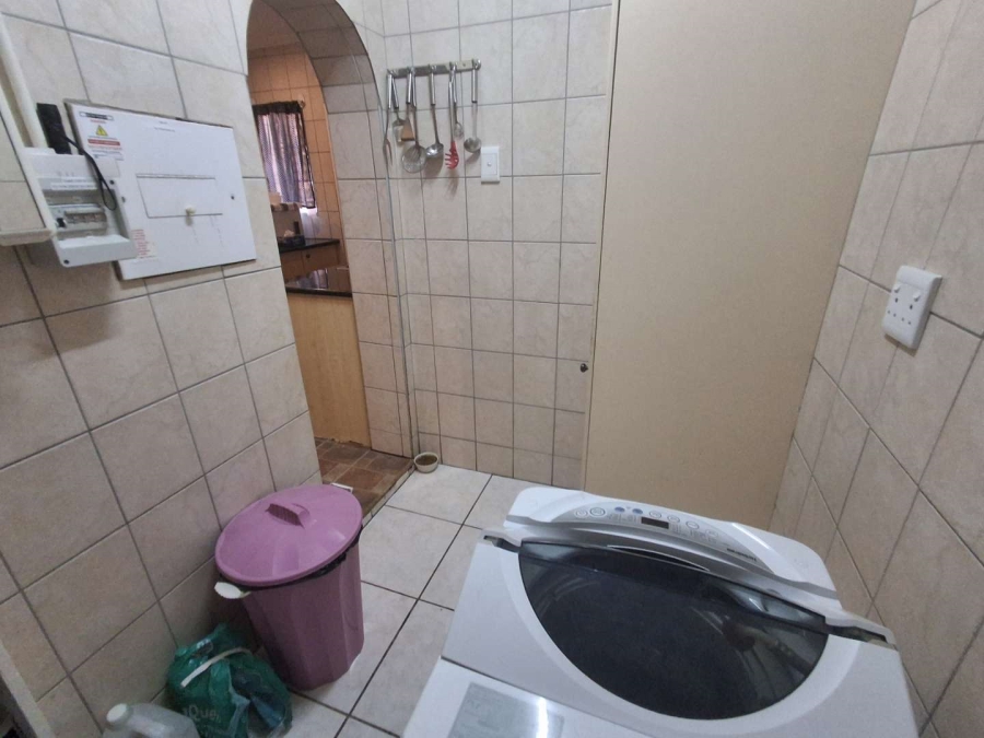 5 Bedroom Property for Sale in Rooihuiskraal North Gauteng