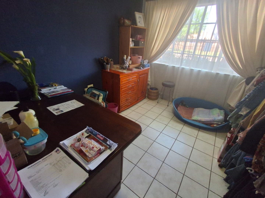 5 Bedroom Property for Sale in Rooihuiskraal North Gauteng